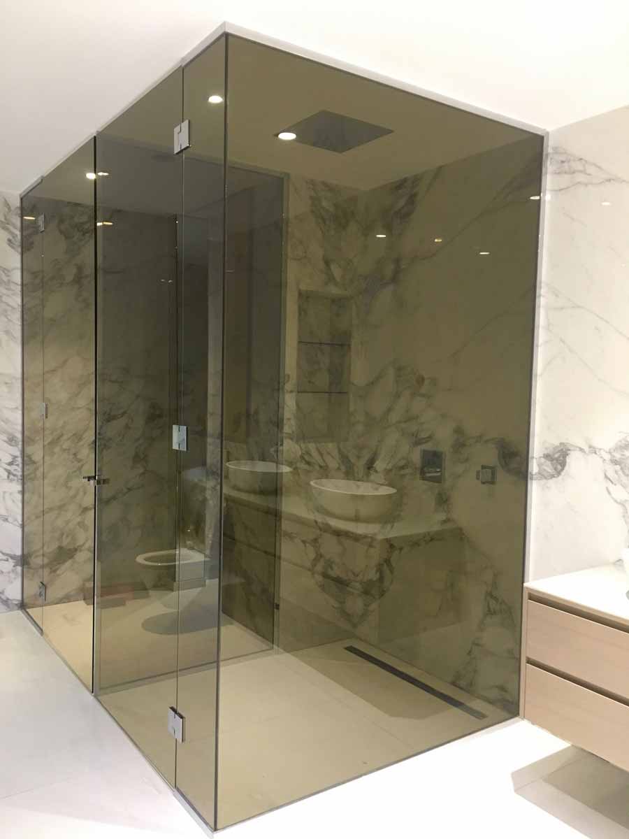 Cabine de douche en verre bronze trempé à Cannes 06